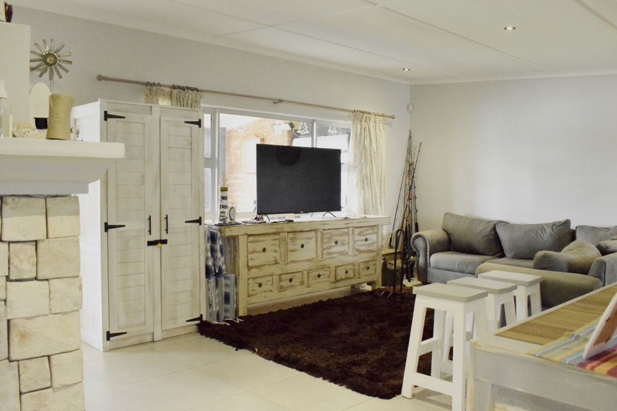 5 Bedroom Property for Sale in Struisbaai Western Cape